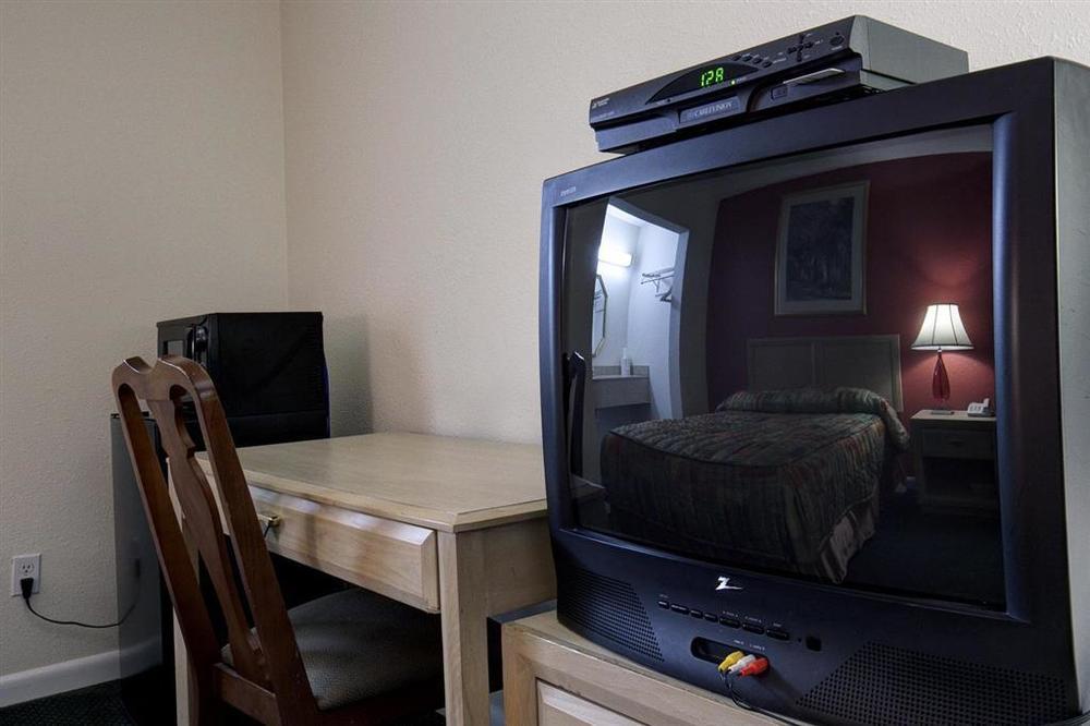 Americas Best Value Inn - Port Jefferson Station - Long Island Oda fotoğraf