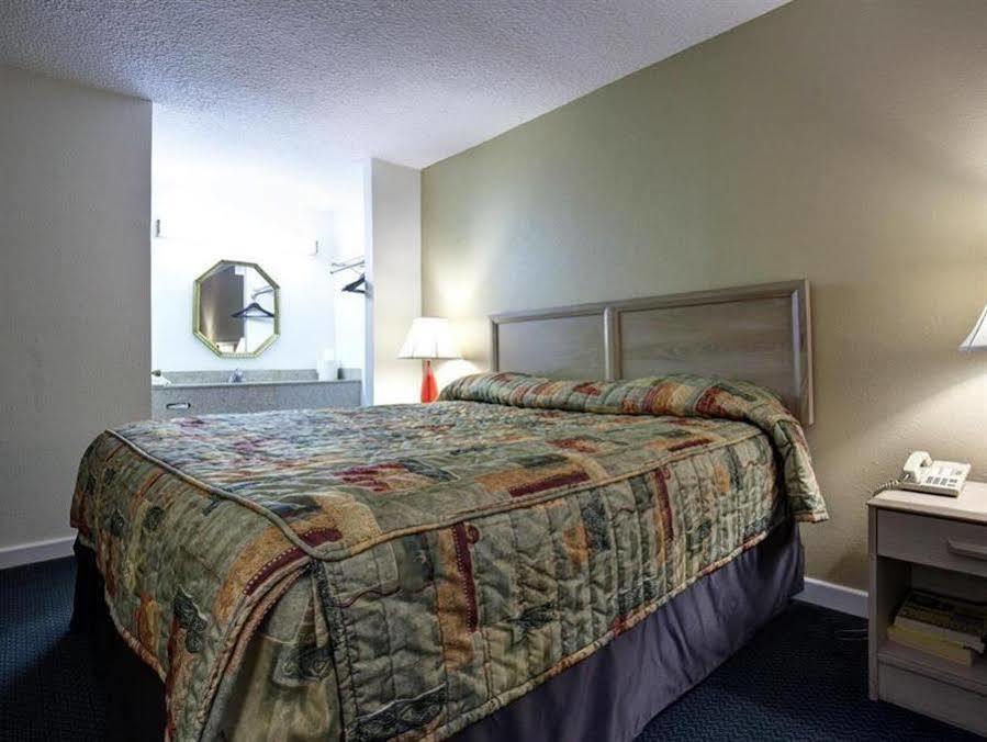 Americas Best Value Inn - Port Jefferson Station - Long Island Dış mekan fotoğraf